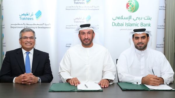 Omar Al Hamli, Executive Director, Business Support in Trakhees; Musabbah Al Qaizi, Head of Electronic Banking Services & IT; and Naveed Ali, Chief of Corporate Banking, DIB, during the signing ceremony.