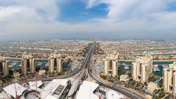 The Palm Tower’s star attraction is its rooftop dining and leisure complex from where residents and the public can marvel at awe-inspiring, panoramic views across Palm Jumeirah. The Palm Tower’s star attraction is its rooftop dining and leisure complex from where residents and the public can marvel at awe-inspiring, panoramic views across Palm Jumeirah.