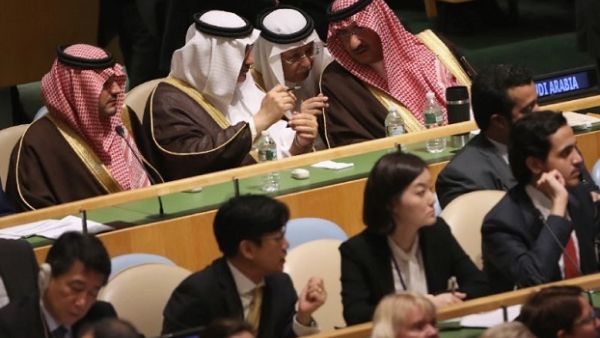 Saudi government employees receive SR12.7 billion in salaries every month. (John Moore/ AFP)
