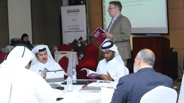 المشاركون في تمرين تفاعلي ضمن فعاليات برنامج إعداد المستشارين المهنيين