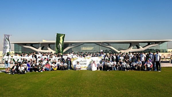 المشاركون يحتفلون بالحملة السنوية لزراعة الأشجار "غرس" في المدينة التعليمية