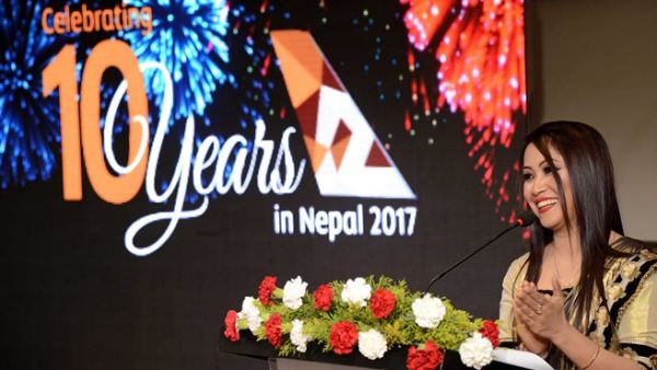 بوانا شريستثا، المدير العام لمكاتب الاتحاد للطيران في نيبال تلقي كلمة أمام الضيوف خلال احتفالات الشركة بالذكرى السنوية العاشرة لرحلات نيبال بوانا شريستثا، المدير العام لمكاتب الاتحاد للطيران في نيبال تلقي كلمة أمام الضيوف خلال احتفالات الشركة بالذكرى السنوية العاشرة لرحلات نيبال