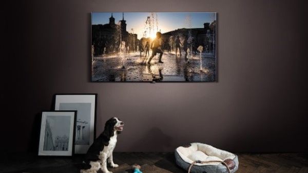 The Samsung QLED TV makes the perfect gift for families to gather and watch their favourite shows and movies together this Eid. 