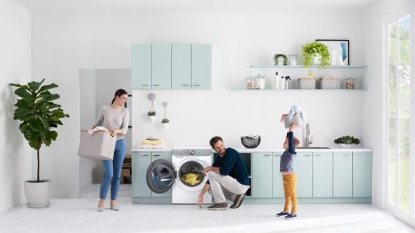 The QuickDrive™ washer is also equipped with Q-Rator, Samsung’s intelligent laundry assistant. The QuickDrive™ washer is also equipped with Q-Rator, Samsung’s intelligent laundry assistant.