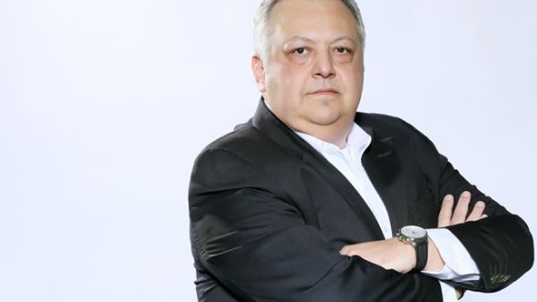 السيد رامز دندن المدير التقني لدى الشركة في منطقة الخليج. السيد رامز دندن المدير التقني لدى الشركة في منطقة الخليج.