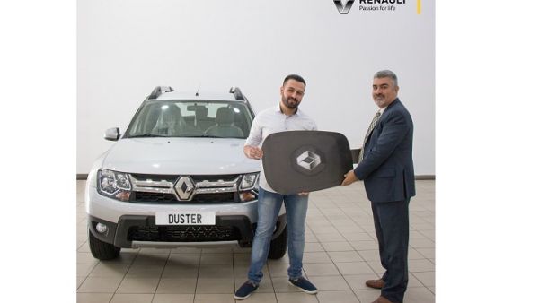 The sole winner hailing from Kuwait, Mr. Mohammad Abdul Mohsen AlAbod AlKheder was gifted the keys to his brand new car by Renault Al Babtain Brand Manager Carl Saliba at the Al Rai showroom. 