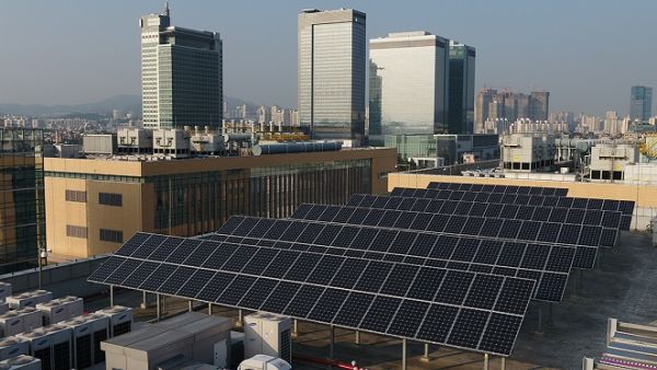 Samsung Electronics’ renewable energy goals are part of its ongoing efforts to demonstrate its commitment to environmental responsibility. Samsung Electronics’ renewable energy goals are part of its ongoing efforts to demonstrate its commitment to environmental responsibility.