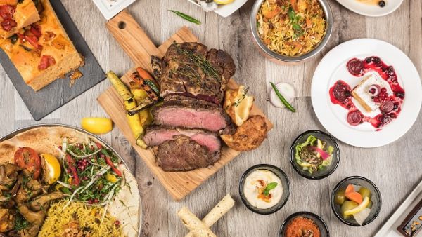 Come Friday, Courtyard by Marriott World Trade Center is turned into a dynamic dining scene for an opulent weekend lunch with Friday Roast. 