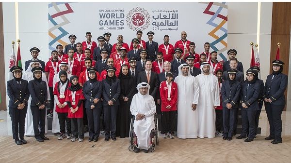 ممثلون عن الاتحاد للطيران والأولمبياد الخاص في أبوظبي 2019 وشركة بترول أبوظبي الوطنية أدنوك، في الصورة بعد الإعلان عن الاتحاد للطيران ناقلاً رسميًا لدورة الألعاب العالمية الصيفية للأولمبياد الخاص 2019 في أبوظبي. ممثلون عن الاتحاد للطيران والأولمبياد الخاص في أبوظبي 2019 وشركة بترول أبوظبي الوطنية أدنوك، في الصورة بعد الإعلان عن الاتحاد للطيران ناقلاً رسميًا لدورة الألعاب العالمية الصيفية للأولمبياد الخاص 2019 في أبوظبي.