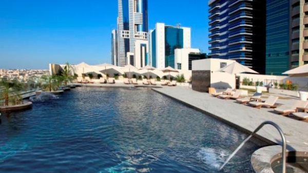 Swimming Pool at the Millennium Plaza Hotel Dubai Swimming Pool at the Millennium Plaza Hotel Dubai