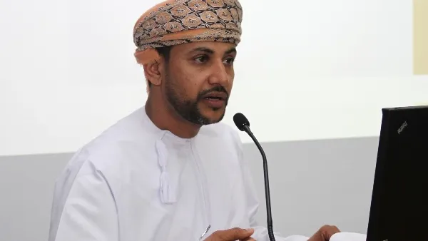 طالب اليعربي، مدير أوّل للفرع الرئيسي ببنك نزوى