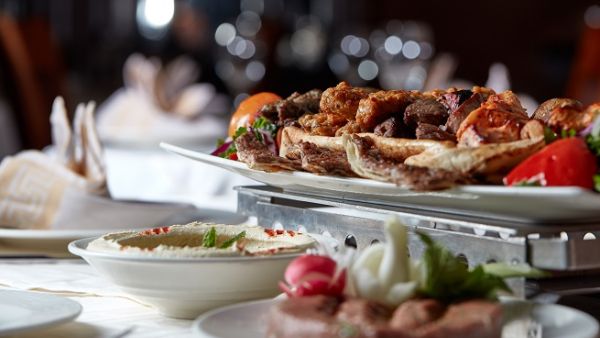 استمتعوا خلال شهر رمضان الكريم بتجربة عربية حقيقية، من خلال تذوّق أروع نكهات المطبخ اللبناني الشهيرة.