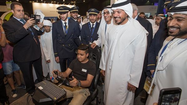 معالي الشيخ سلطان بن طحنون آل نهيان، العضو المنتدب لمجلس إدارة مؤسسة الإمارات يزور جناح مجموعة الاتحاد للطيران في فعالية بالعلوم نفكر 2017 في دبي معالي الشيخ سلطان بن طحنون آل نهيان، العضو المنتدب لمجلس إدارة مؤسسة الإمارات يزور جناح مجموعة الاتحاد للطيران في فعالية بالعلوم نفكر 2017 في دبي