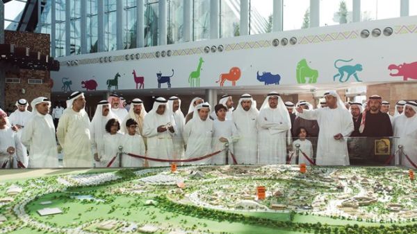 Eng. Hussain Nasser Lootah, Director General of Dubai Municipality, along with other members of the Dubai Safari team welcomed the UAE dignitaries and VIPs this morning. Eng. Hussain Nasser Lootah, Director General of Dubai Municipality, along with other members of the Dubai Safari team welcomed the UAE dignitaries and VIPs this morning.