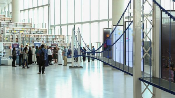سيستمر عرض الجسر في المكتبة حتى 6 يناير المقبل. سيستمر عرض الجسر في المكتبة حتى 6 يناير المقبل.