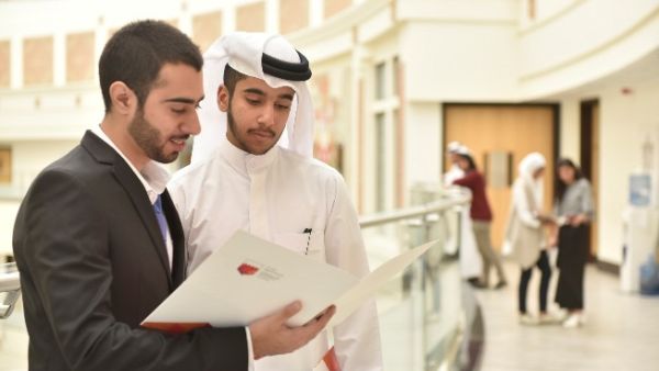 يأتي برنامج رايات بالتوافق مع رؤية المؤسسة الرامية إلى تمكين الشباب البحريني من تحقيق التميز والوصول إلى طموحاتهم.