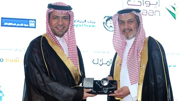 معالي وزير الإسكان يكرم بنك الجزيرة