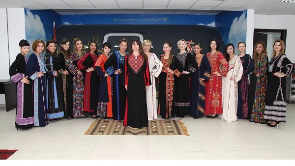 طاقم الضيافة على طائرات الناقل الوطني بالأثواب التراثية الأردنية