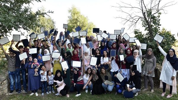حصل الطلاب على شهادات إكمال البرنامج في 29 حزيران المنصرم في احتفال أقيم في المركز في البقاع. حصل الطلاب على شهادات إكمال البرنامج في 29 حزيران المنصرم في احتفال أقيم في المركز في البقاع.