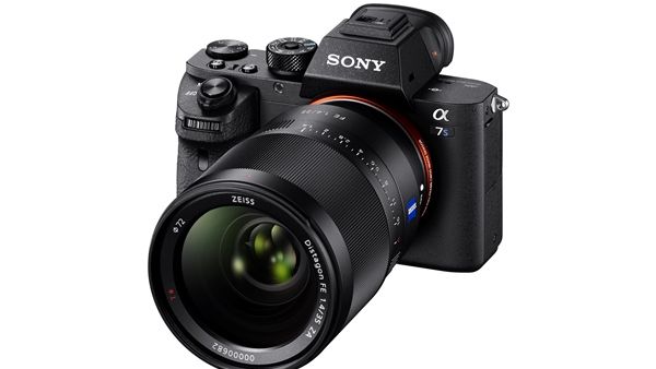 كاميرا α7R من سوني