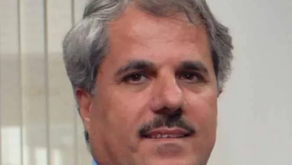 السيد احمد عياش مدير عام فاست تراك