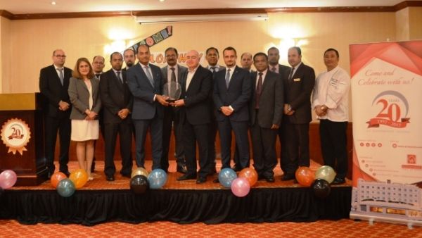احتفل الفندق بإنجازات الموظفين المتميزة ضمن حفل تكريم الموظفين، حيث أشاد موسى الحايك بفريق الإدارة والموظفين بأدائهم المتميز وتقديمهم الخدمات المتميزة في الفندق. احتفل الفندق بإنجازات الموظفين المتميزة ضمن حفل تكريم الموظفين، حيث أشاد موسى الحايك بفريق الإدارة والموظفين بأدائهم المتميز وتقديمهم الخدمات المتميزة في الفندق.