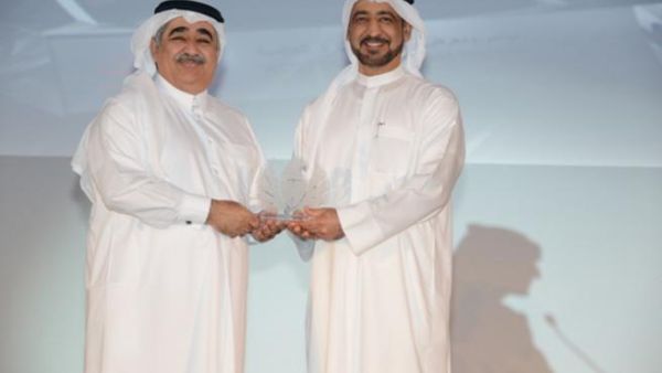 سعادة أحمد بطي أحمد، مدير عام جمارك دبي يكرم السيد أحمد بن علي المهندي، مدير عام جمارك قطر سعادة أحمد بطي أحمد، مدير عام جمارك دبي يكرم السيد أحمد بن علي المهندي، مدير عام جمارك قطر