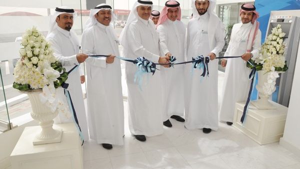 الرئيس التنفيذي والعضو المنتدب يدشن في وقت سابق فرع بنك الجزيرة الجديد بالمبرز الرئيس التنفيذي والعضو المنتدب يدشن في وقت سابق فرع بنك الجزيرة الجديد بالمبرز