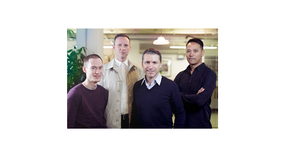 ديون بوثا، الشريك المؤسس في كايت.لي Kite.ly، وفيون كونكانون، الشريك المؤسس والعضو المنتدب لدى كايت.لي Kite.ly، وألبيرتو سبينللي، مدير أول الخدمات الرقمية في كانون أوروبا، وتشارلي كاربنتر، الرئيس التنفيذي والشريك المؤسس في كايت.لي Kite.ly