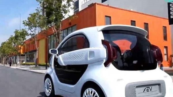 السيارة أطلق عليها اسم LSEV، وهي كهربائية، مشيرا إلى أنه تم طبعها خلال 3 أيام فقط.