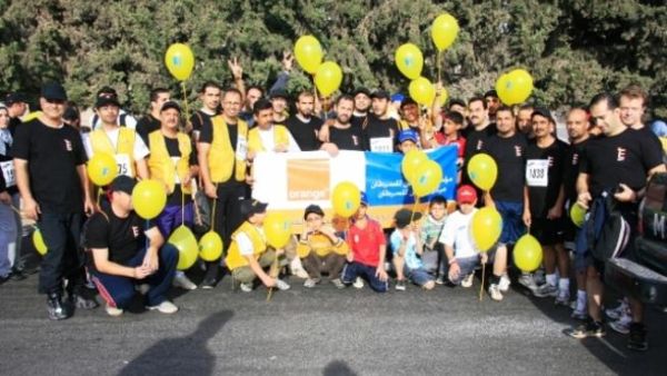 موظفو أورنج بعد تكريمهم لمشاركتهم في ماراثون عمان الدولي 2011
