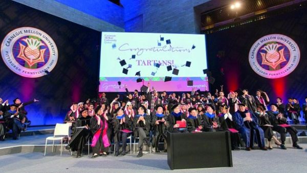 The class of 2017 raises the number of CMU-Q alumni to 679; they join a worldwide Carnegie Mellon network of more than 100,000 graduates. The class of 2017 raises the number of CMU-Q alumni to 679; they join a worldwide Carnegie Mellon network of more than 100,000 graduates.