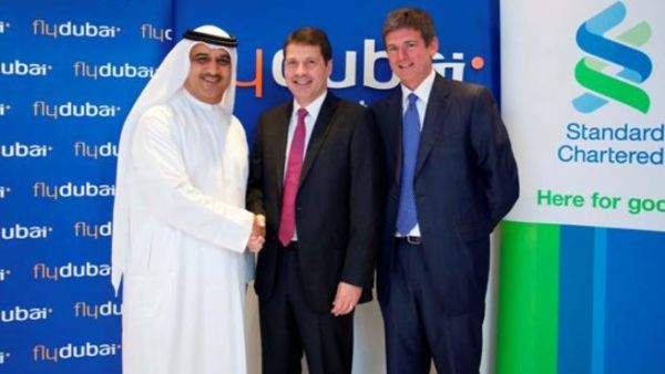 غيث الغيث، الرئيس التنفيذي لشركة فلاي دبي، وقال جوناثان موريس، المدير التنفيذي لستاندرد تشارترد الإمارات ،كيران كور، رئيس العمليات التجارية لمجموعة بيمبروك