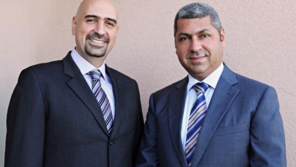 كابي بشارة شامات، الرئيس التنفيذي لوكالة فنتشر كوميونيكيشنز وهشام بواري، المدير التجاري لشركة ليس بلان الإمارات