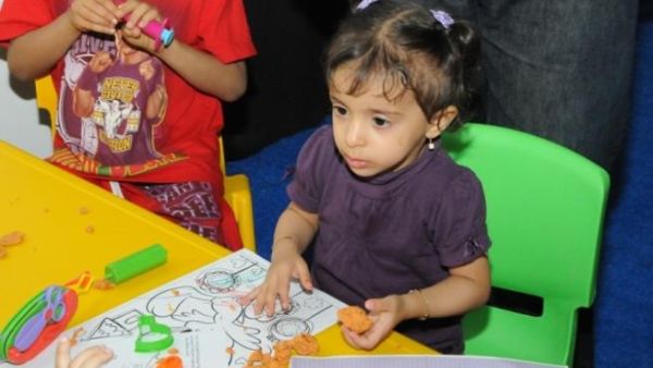غزلان العامري خلال مشاركتها ببعض الأنشطة في عالم مدهش   