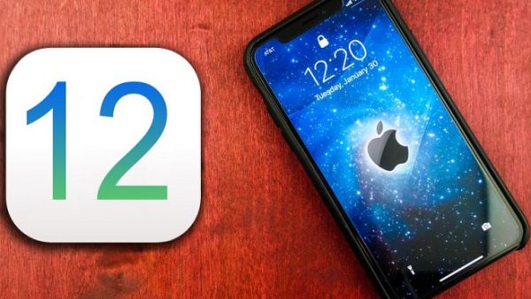 Apple's iOS 12 update brings Group Notifications and Group FaceTime with up to 32 participants. (TR)