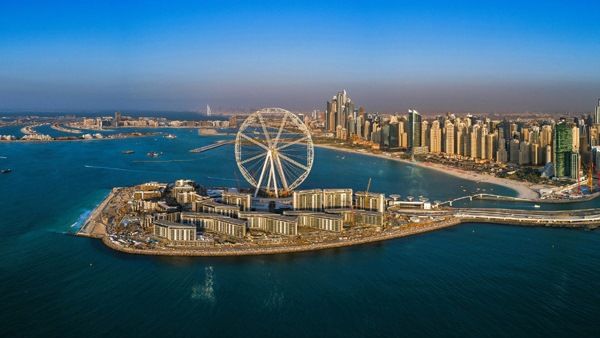 
Located against the backdrop of Ain Dubai, soon-to-be the world’s tallest and largest observation wheel at over 210 m, the elegant development will boast stunning vistas of the Arabian Gulf and Dubai skyline.