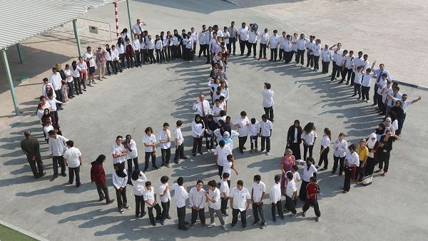 Ms. Kim Green, Director, QA Sidra, welcomes students to the school’s first ‘Peace One Day’ event to celebrate the UN International Day of Peace 2017 Ms. Kim Green, Director, QA Sidra, welcomes students to the school’s first ‘Peace One Day’ event to celebrate the UN International Day of Peace 2017