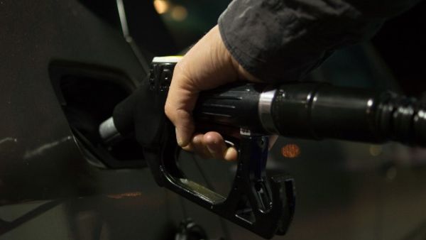 Citizens who earn up to OMR 950 a month will be able to benefit from the fuel subsidy system starting August 1, 2018.