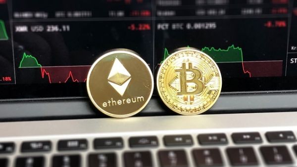 In an outrageous prediction for 2018, Saxo Bank expects Bitcoin to peak to $60,000 in 2018. (Pexels)