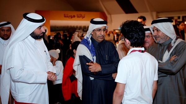 سعادة الدكتور حسن بن لحدان الحسن المهندي، وزير العدل، أثناء زيارته لخيمة مؤسسة قطر في درب الساعي