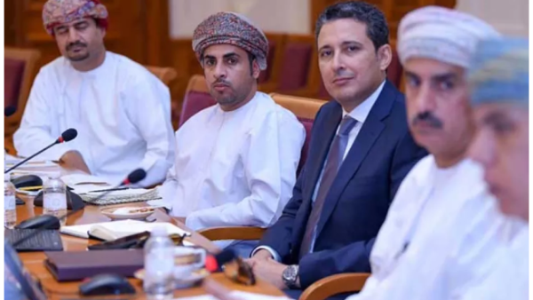 Members of the Youth and Human Resources Committee at the Shura Council met with the representative of the Omanisation Committees in the sales and distribution sector, in addition to companies that work in the sector. (Twitter)