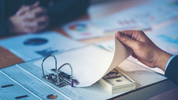 The war on corruption should not be selective. (Shutterstock)