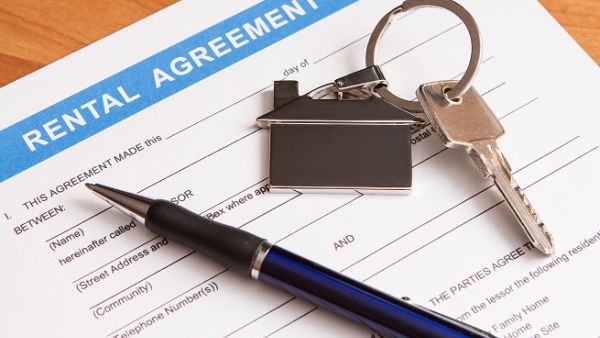 The issuance or renewal of work permits has been linked with the authentication of house rent contracts in the Ejar network. (Shutterstock)
