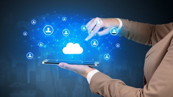 Traditional banks are failing to keep up with direct banks and technology firms. (Shutterstock)