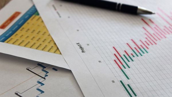 Here are 5 questions from Bayt.com that will help you make that decision. (Shutterstock)