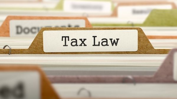 The Cabinet members’ tour to discuss the new income tax law around the country has not been received very well. (Shutterstock)