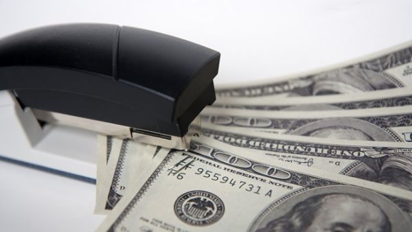 Instead of falling behind, you should look for an alternative that refinances your debt over the long term. (Shutterstock)