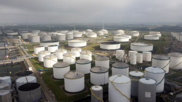 BP predicts that the Middle East will remain “the largest oil producer and the second largest gas producer” until 2040. (Shutterstock)