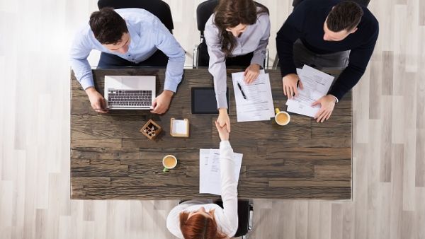 What should you include in your thank-you note after a job interview? Here are four main points to keep in mind. (Shutterstock)